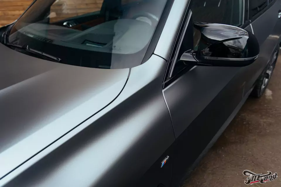 Матовый облик и прочная защита: оклеили BMW X5 серым матовым полиуретаном